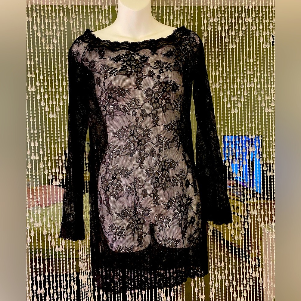 LONG SLEEVE LACE DRESS